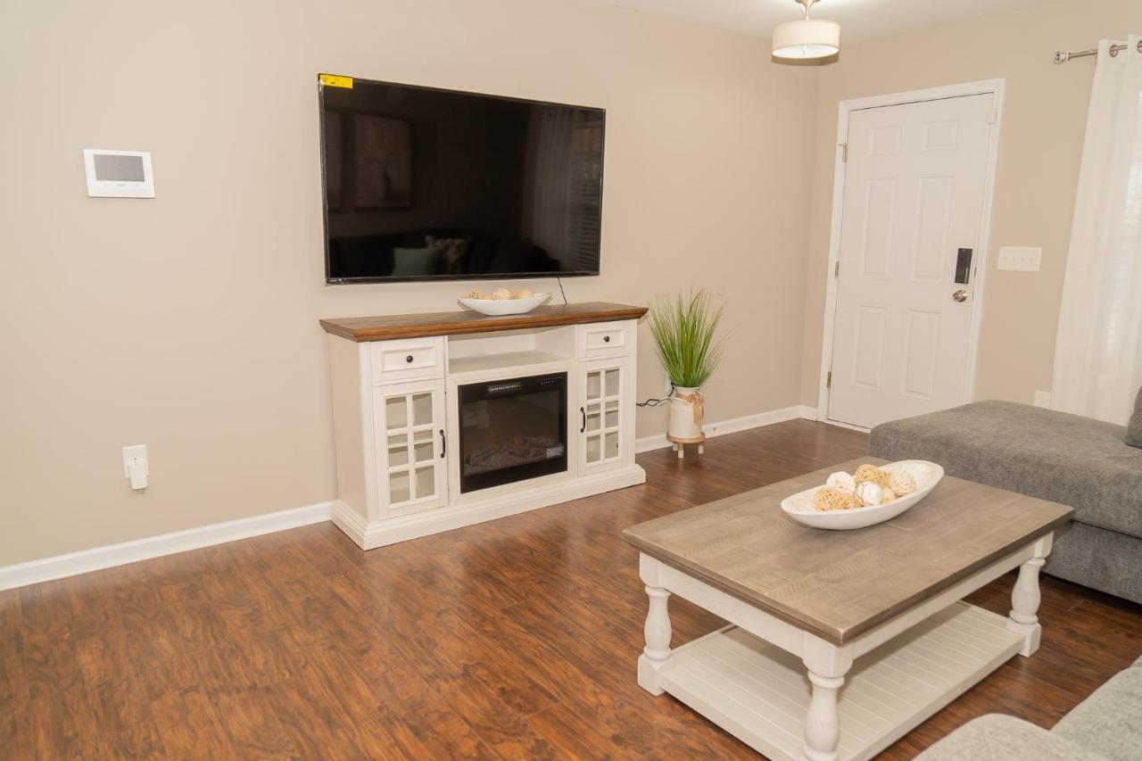 ראלי Beautiful Spacious 4 Bedroom House , Sleeps 8+ מראה חיצוני תמונה